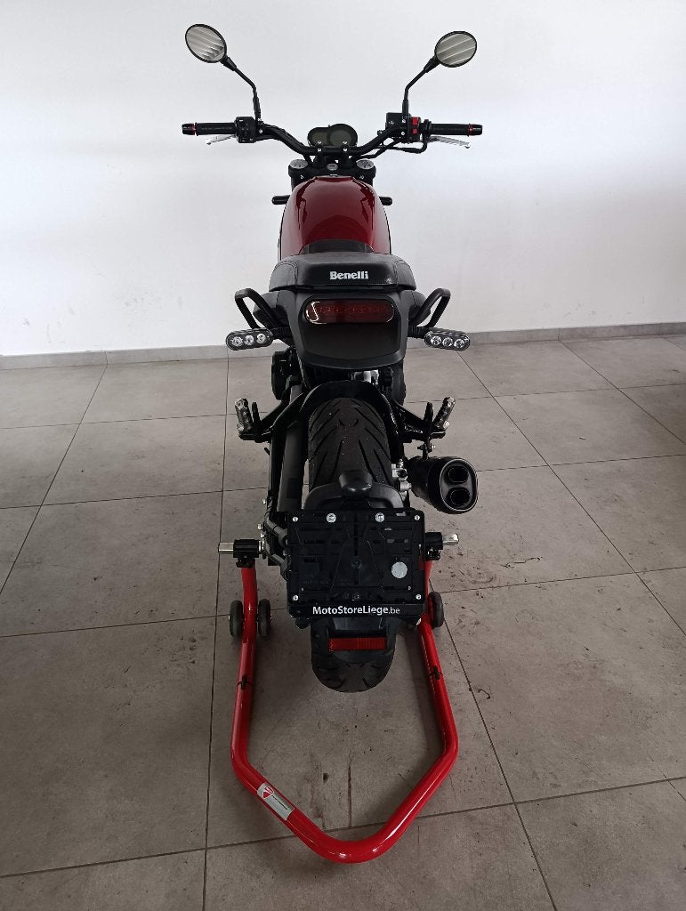 Benelli Leoncino 500, Motos, Entreprise