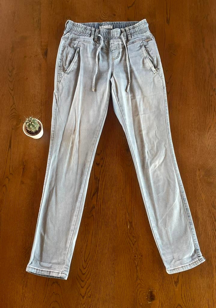 Jeans Buffon rouge — Taille 34/S/29 — Excellent état, Vêtements | Femmes, Enlèvement ou Envoi, Comme neuf, Longs, Taille 34 (XS) ou plus petite
