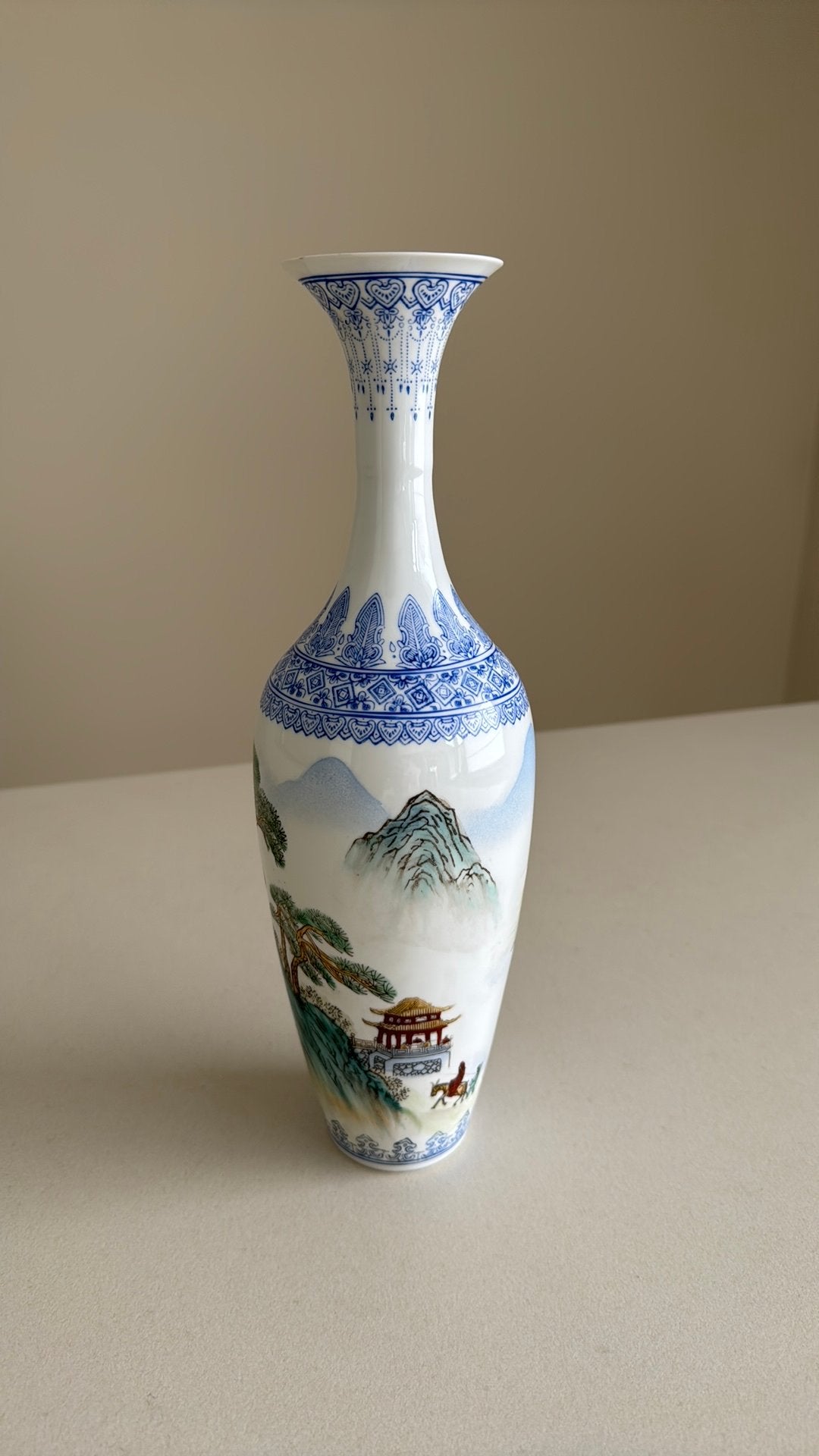 Chinese eierschaalporseleinen vaas, Ophalen