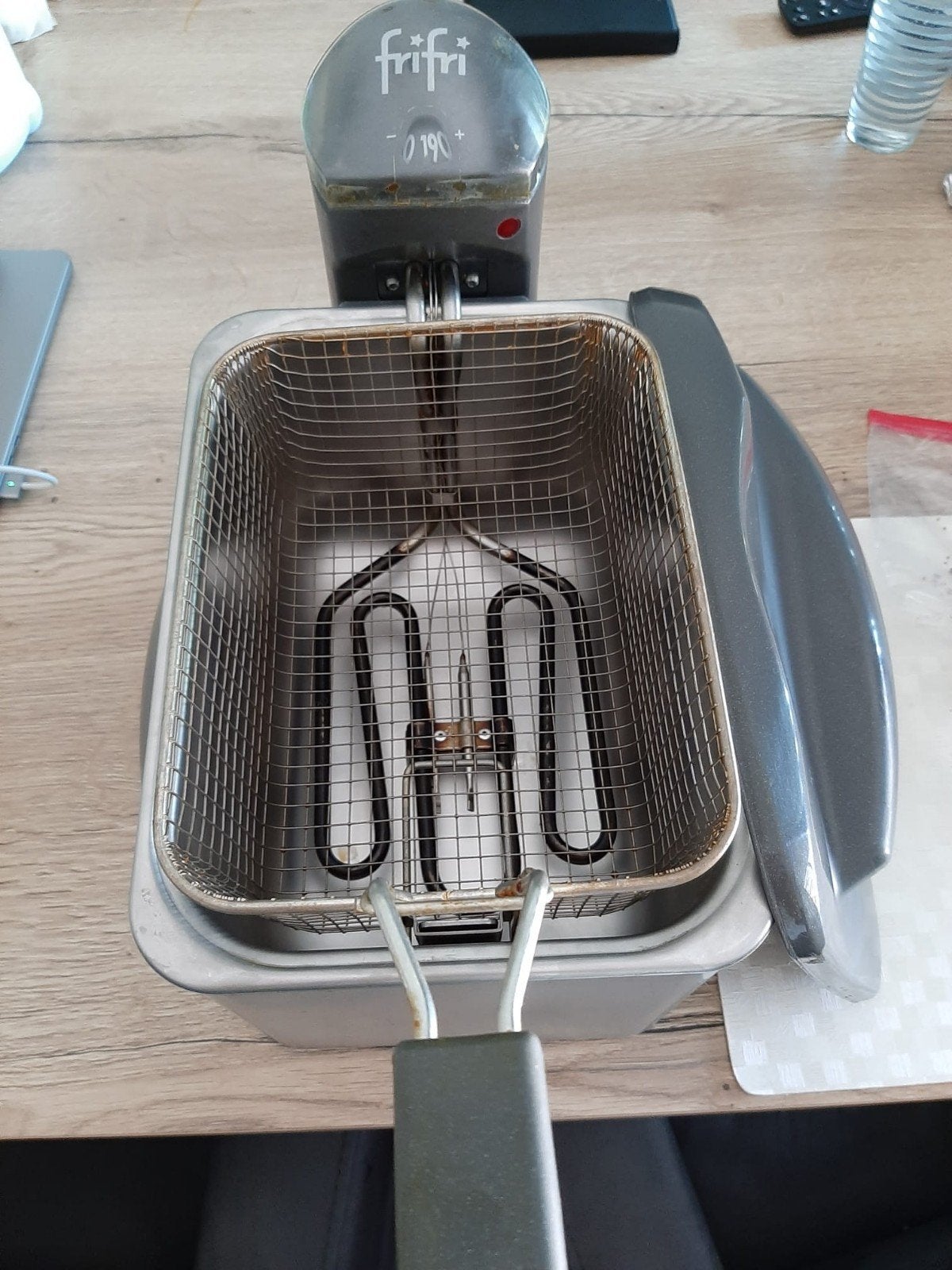 Frietketel te koop, Ophalen