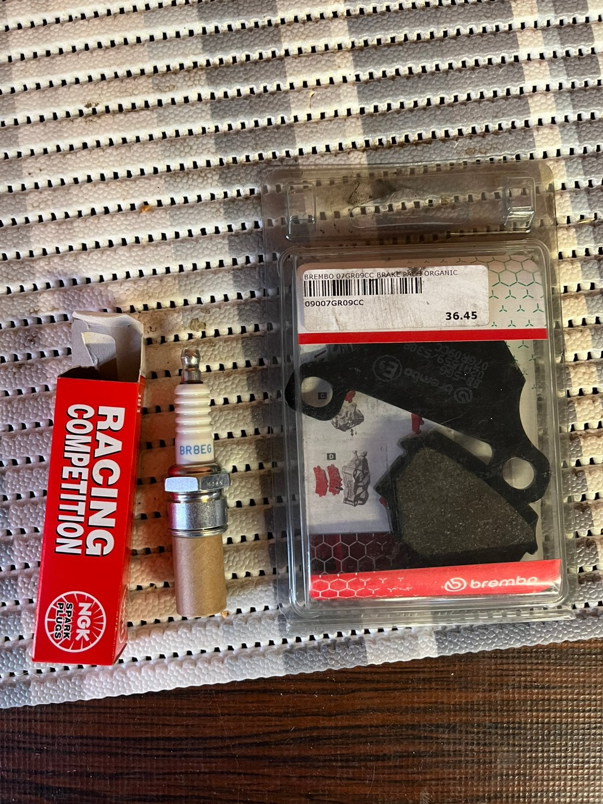 Brembo brake pads organic + Bougie BR8E6, Fietsen en Brommers, Ophalen, Nieuw