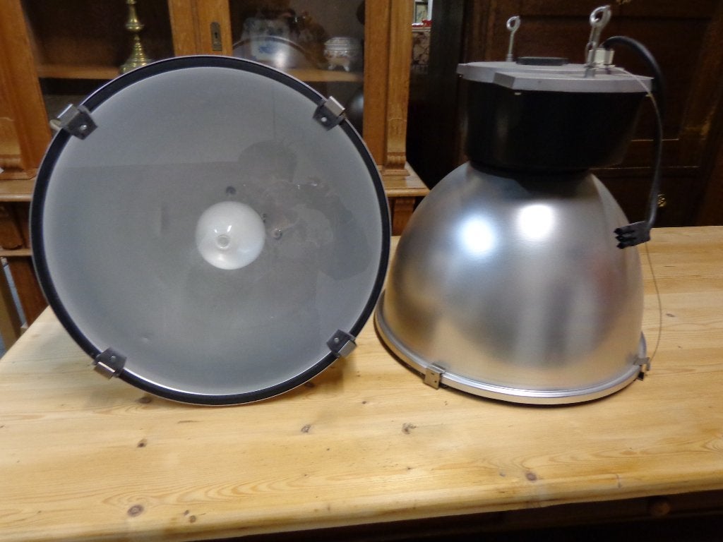 Nog originele industriële hanglampen uit magazijn, Huis en Inrichting, Lampen | Hanglampen, Ophalen, Gebruikt, Glas, Industrieel vintage