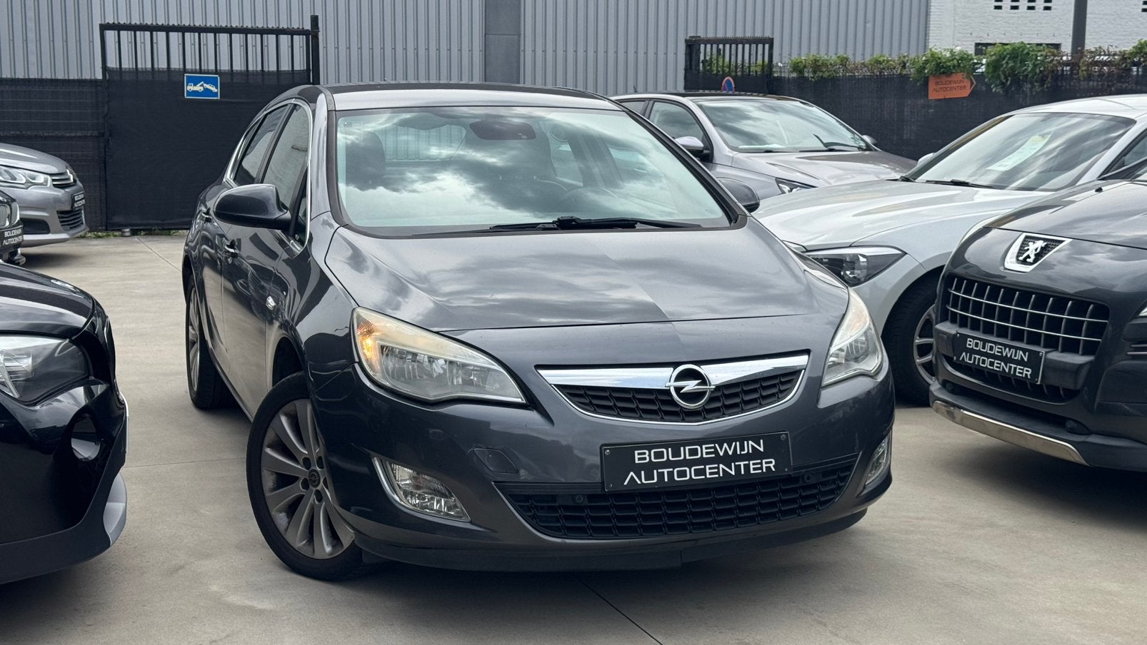 Opel Astra 1.4Benzine 2010 220.xxxkm Topstaat Garantie, Auto's, Voorwielaandrijving, Zwart, Leder en Stof, Handgeschakeld