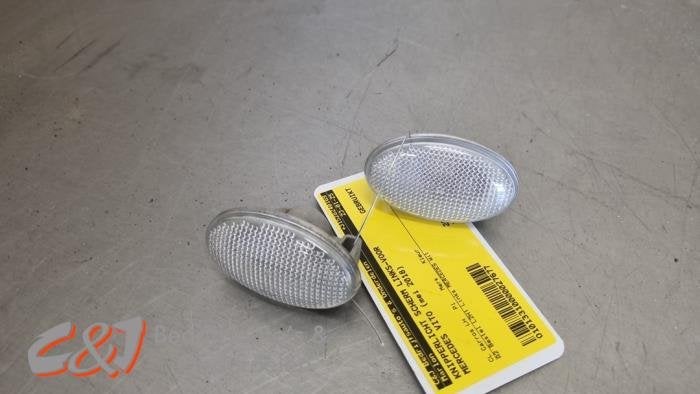 Knipperlicht Scherm links-voor van een Mercedes Vito, Gebruikt, -, Ophalen of Verzenden, -