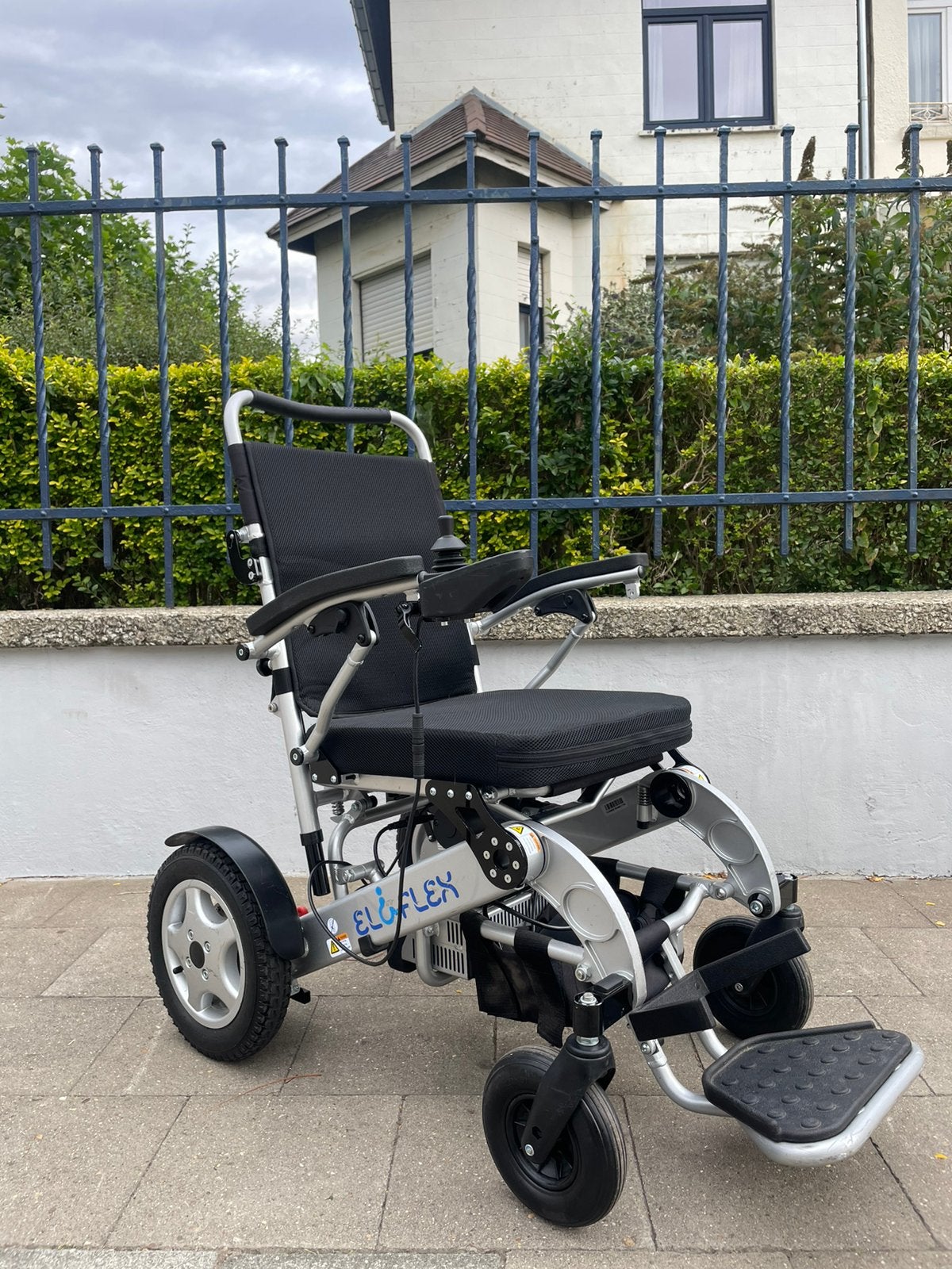 Fauteuil roulant électrique pliable - Eloflex P état neuf, Divers, Chaises roulantes, Enlèvement ou Envoi, Pliant, Comme neuf