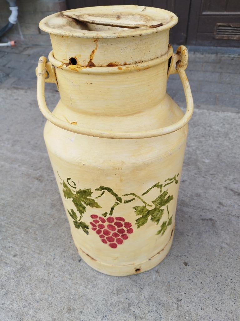 Cruche à lait peinte en galvanisé, Enlèvement