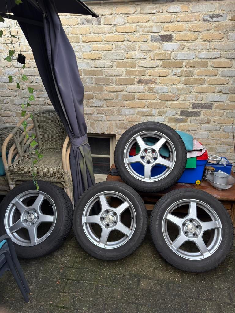 Winterbanden met velgen 205/55/16, Auto-onderdelen, Ophalen, Winterbanden, Band(en)