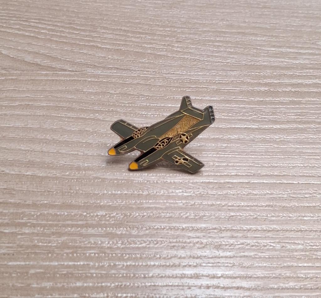 PIN - VLIEGTUIG - GEVECHSVLIEGTUIG - AVION DE GUERRE, Envoi, Utilisé, Autres sujets/thèmes, Insigne ou Pin's