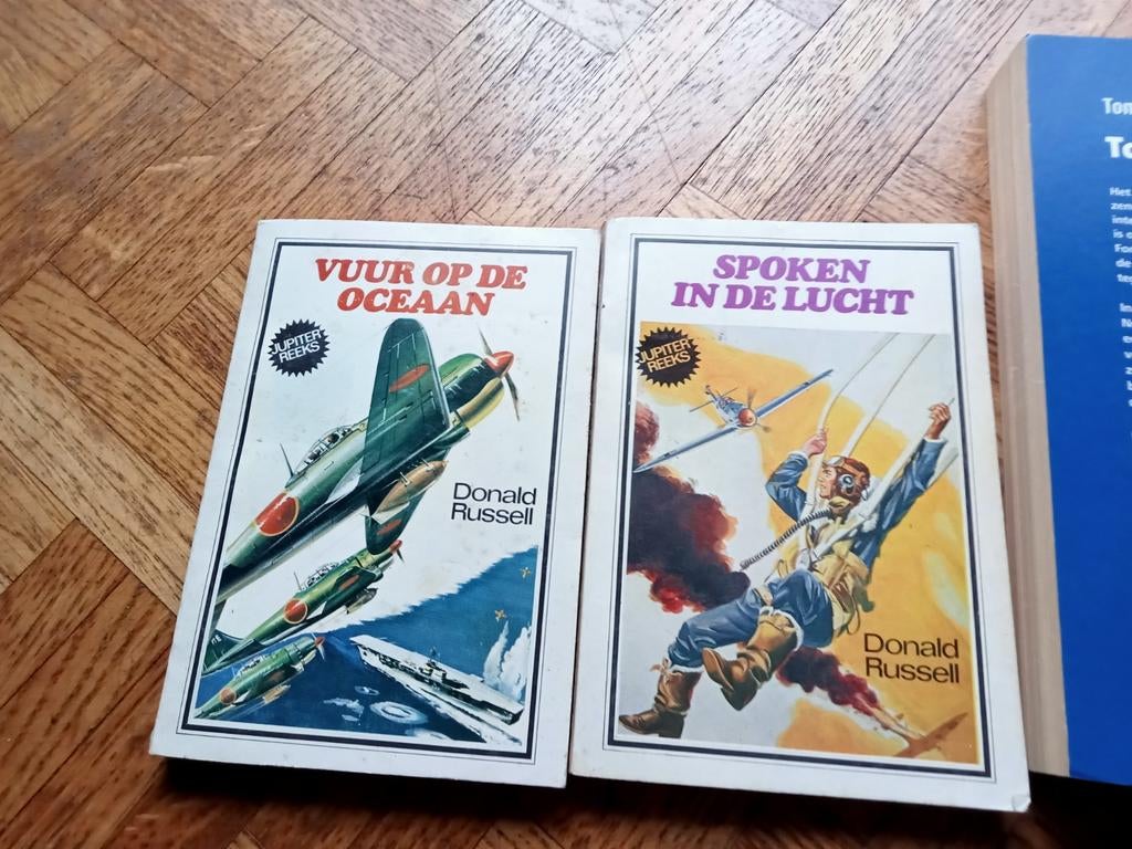 2 mini pockets serie Jupiter reeks, Ophalen of Verzenden, Gelezen