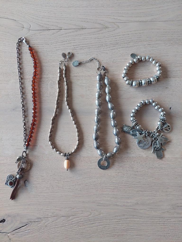 Juwelen van Bibi Bijoux zilverkleurig, Handtassen en Accessoires, Ophalen, Met hanger, Zo goed als nieuw, Zilver