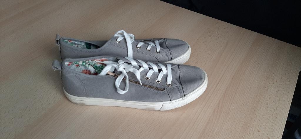 Schoenen maat 42, Ophalen of Verzenden, Sneakers, Grijs, Trend One