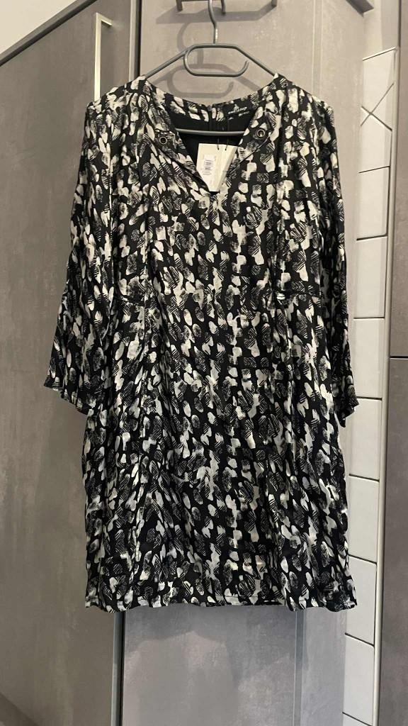 Nieuwe elegante jurk ONE BY STEP wit zwart M, Kleding | Dames, One by step, Ophalen of Verzenden, Nieuw, Overige kleuren
