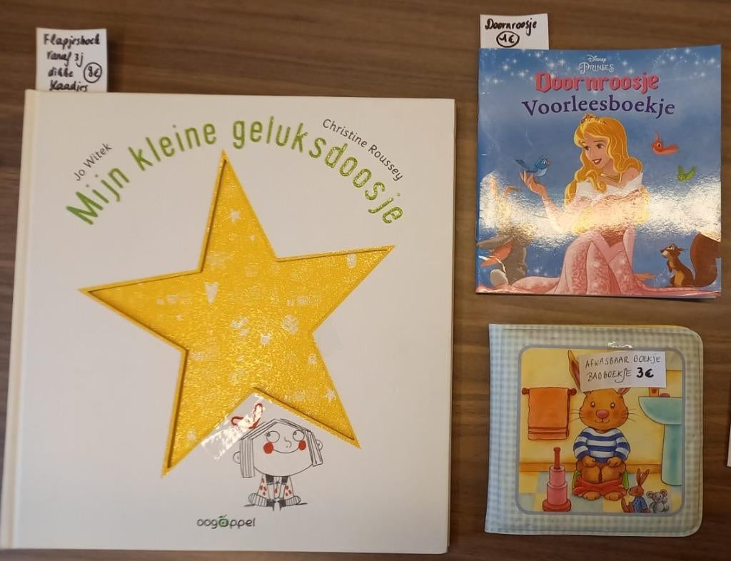 Baby badboek + flapjesboek + doornroosje + DVD tip de muis, Enlèvement ou Envoi, Comme neuf, Livre à déplier, à toucher ou à découvrir