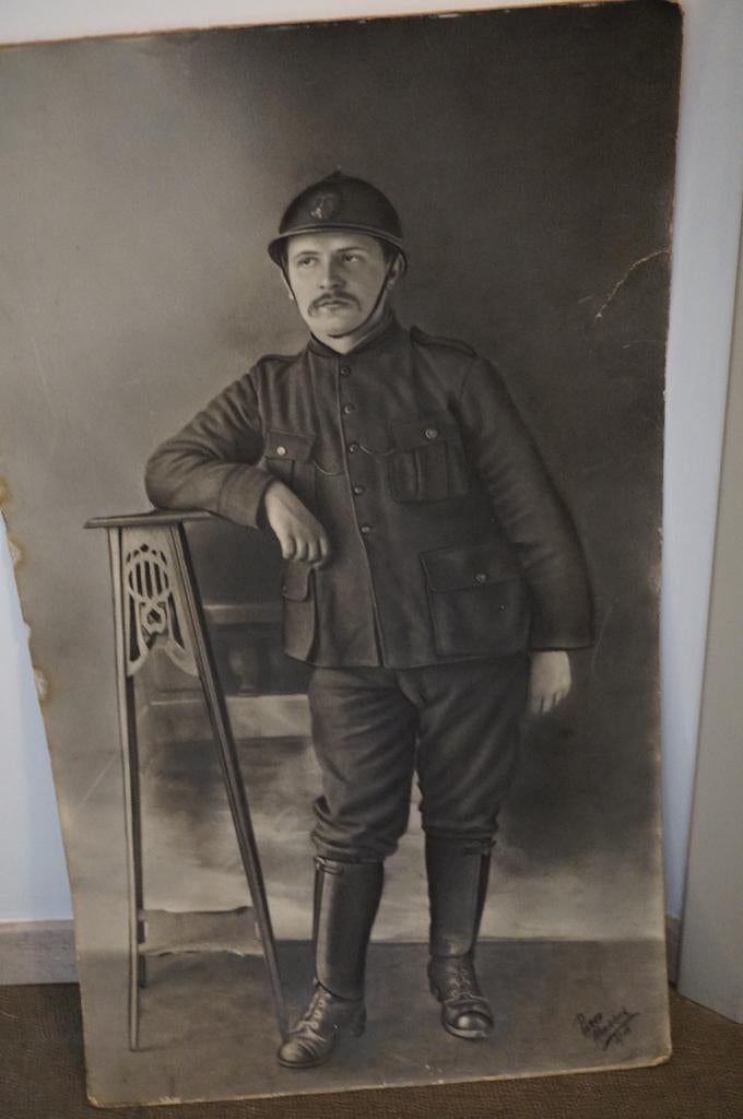 Grote foto Belgische WO1 soldaat op karton (75x44 cm), Ophalen