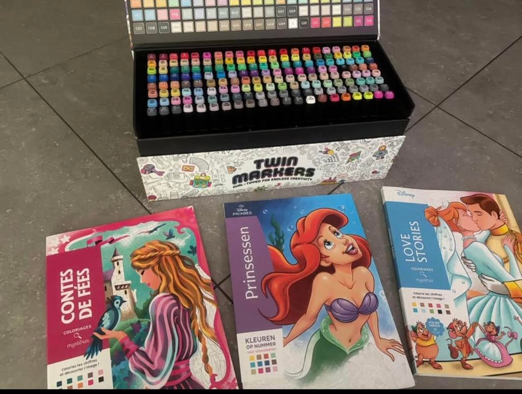 Livre coloriage plus feutre, Enlèvement ou Envoi, Comme neuf