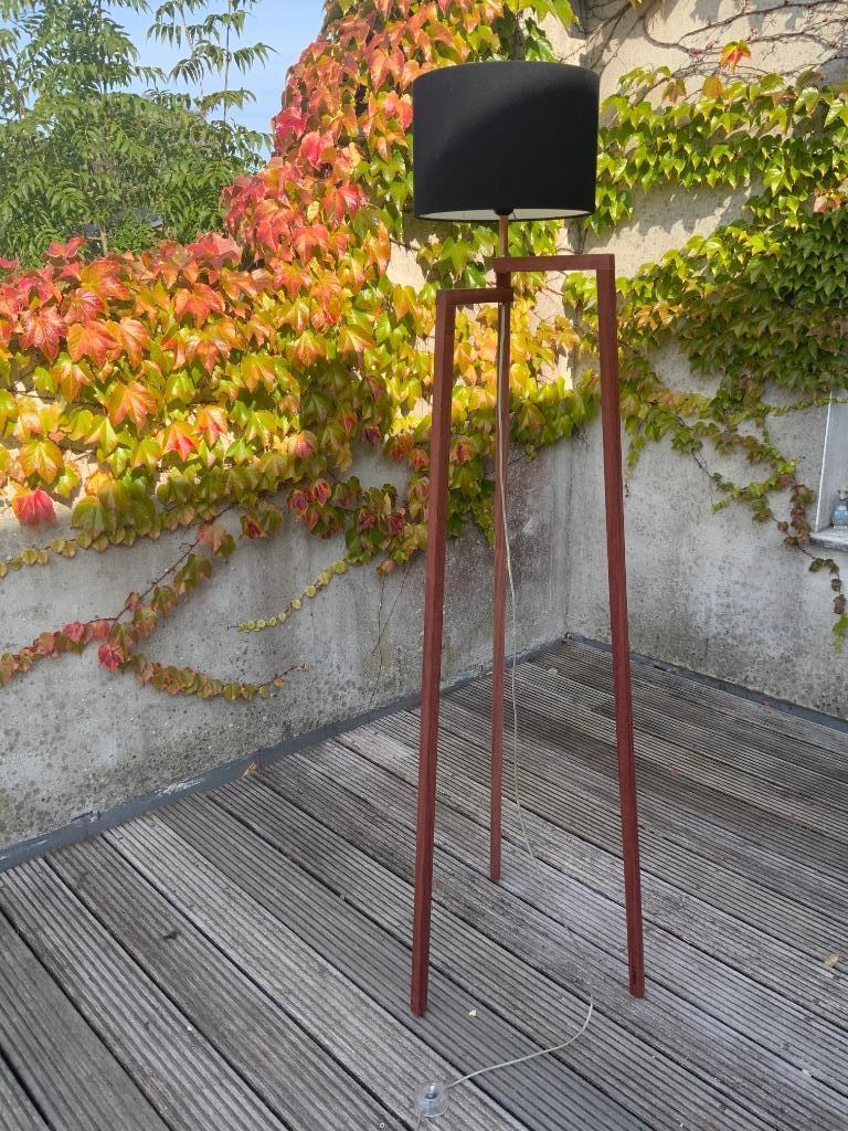 Nouveau lampadaire design en bois massif., Enlèvement, Neuf, Bois, 150 à 200 cm