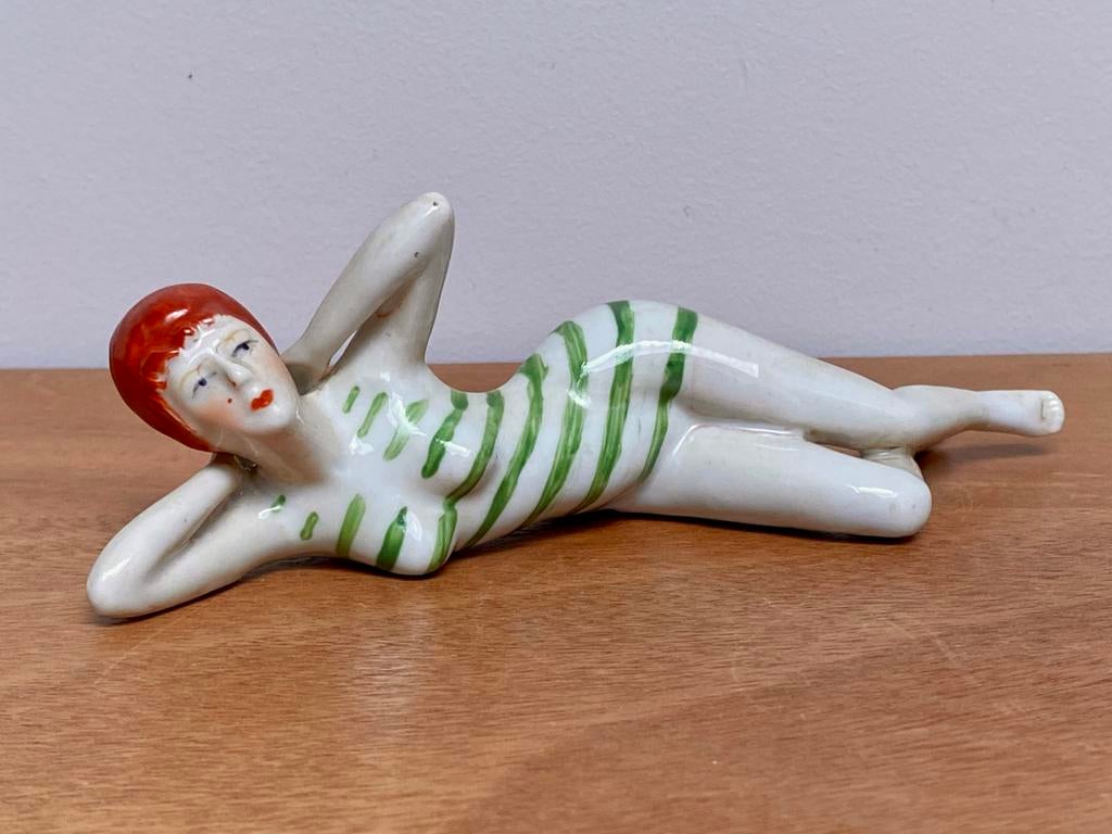 OUD PORSELEINEN BEELDJE BADEN ART DECO 1930 AAN ZEE, Ophalen of Verzenden