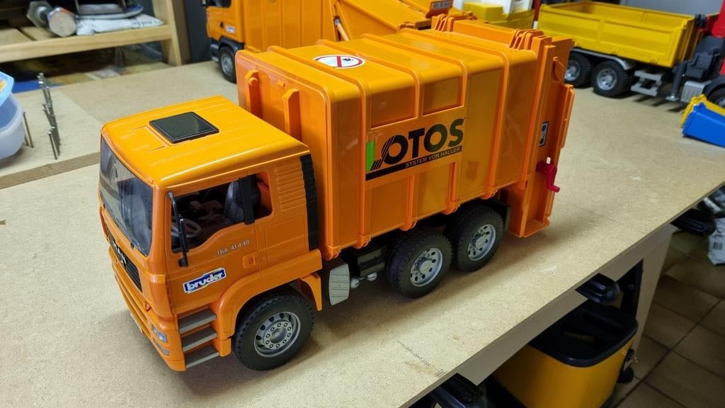 Bruder vuilniswagen MAN, Ophalen, Zo goed als nieuw