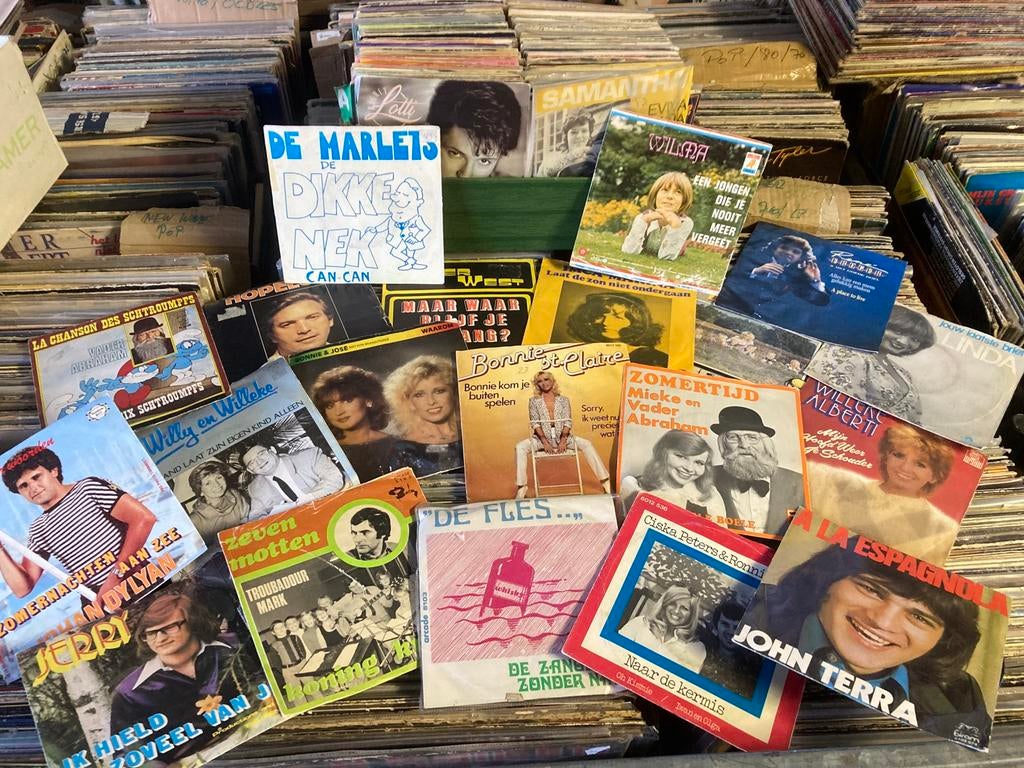 200 SINGLES  ❗️CADEAUTIP❗️NEDERLANDS-PIRAAT…, Ophalen, Zo goed als nieuw
