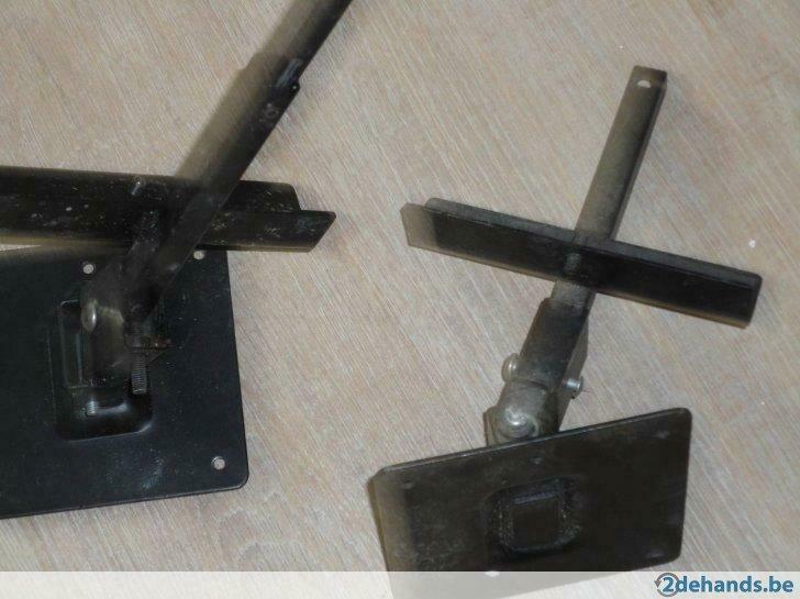 2 zwart ijzeren muziekboxhangers, Antiek en Kunst, Ophalen