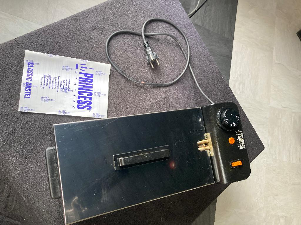 Frituurpan. princess, Elektronische apparatuur, Frituurpannen, Zo goed als nieuw, 3 tot 4 liter, Uitneembare binnenpan, Ophalen