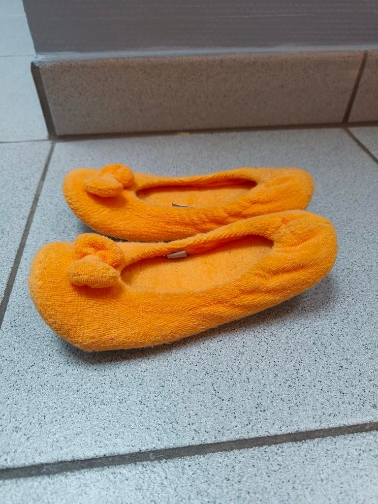 Gele pantoffels maat 29 Woody met een strikje, in perfecte, Kinderen en Baby's, Meisje, Overige typen, Ophalen of Verzenden, Zo goed als nieuw