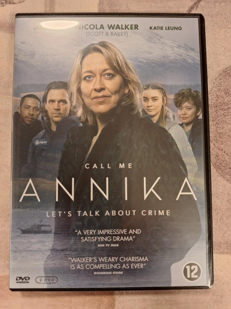 ANNIKA LET'S TALK ABOUT CRIME, Ophalen of Verzenden, Zo goed als nieuw, Vanaf 12 jaar, Boxset