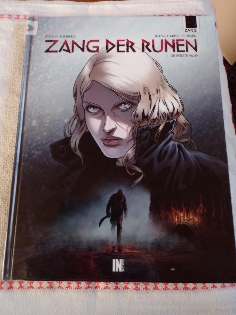 Zang der runen 1 de eerste huid, Ophalen of Verzenden, Gelezen