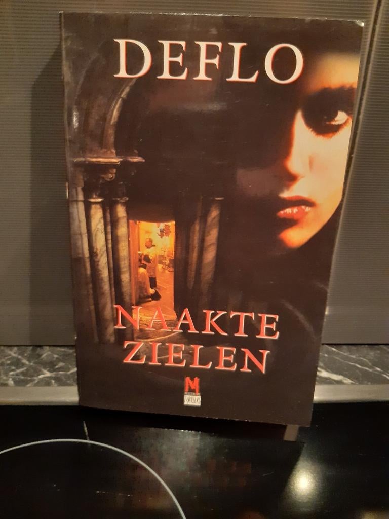 BOEK    DEFLO    NAAKTE ZIELEN, Enlèvement ou Envoi, Comme neuf