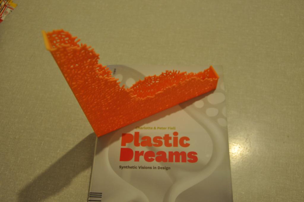 Plastic dreams - Charlotte & Peter Fiell, Enlèvement