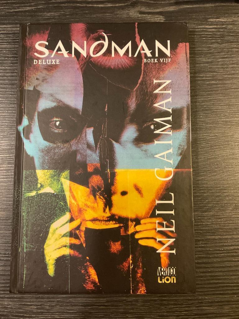 Comic Neil Gaiman Sandman Deluxe Boek vijf Nederlandstalig, Boeken, Strips | Comics, Ophalen of Verzenden, Zo goed als nieuw, Neil Gaiman