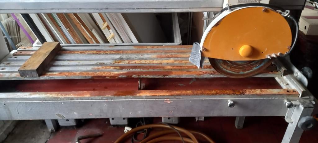 Watergekoelde diamantzaagmachine + 2 reserve zaagbladen, Ophalen, Gebruikt