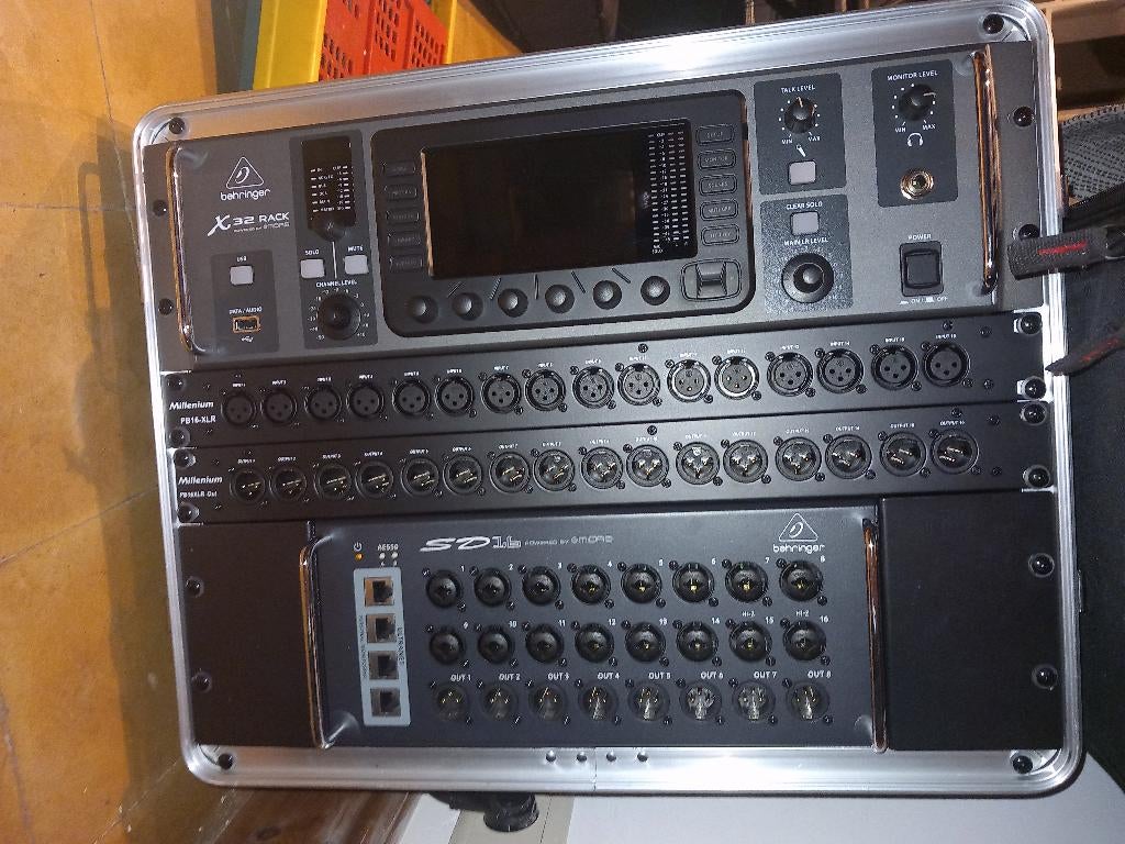 behringer x32 rack + sd16 + flight case, Musique & Instruments, Enlèvement, Comme neuf, 20 canaux ou plus, Entrée micro