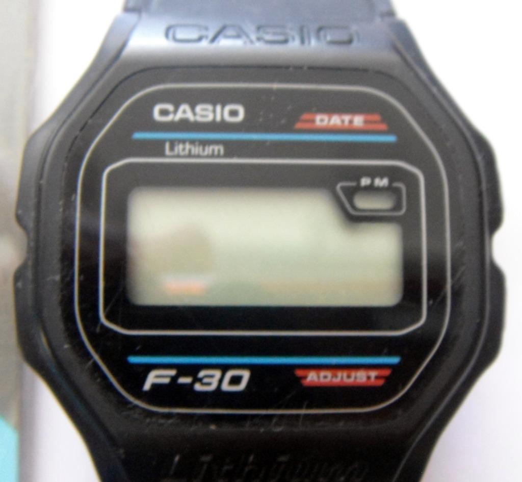 Montre Casio F-30-1B NEUVE de collection, sans bracelet, Enlèvement ou Envoi, Neuf, Noir, Casio