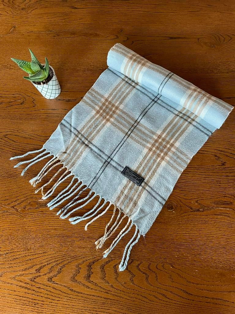 Burberry sjaal, Kleding | Dames, Mutsen, Sjaals en Handschoenen, Zo goed als nieuw, Sjaal, Ophalen of Verzenden
