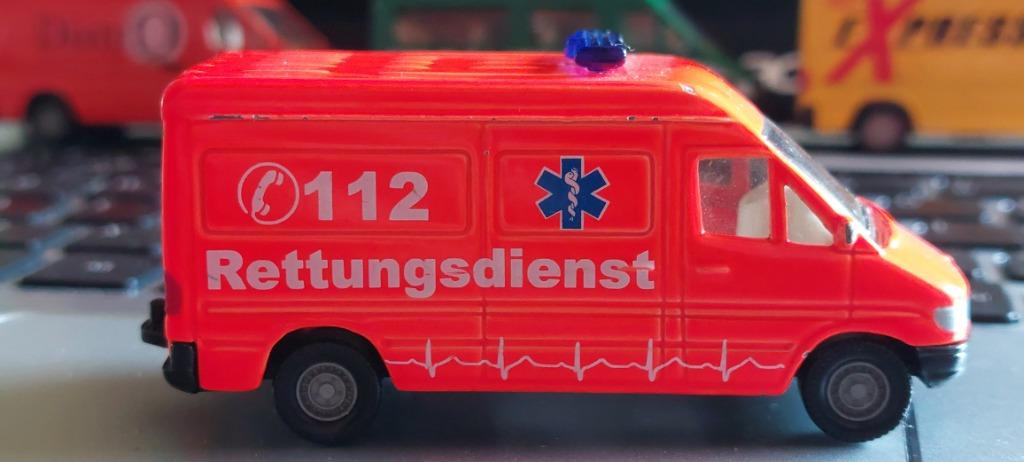 H0LK 0929 MERCEDES-BENZ VANS FEUERWEHR FLEET 1:87., Hobby & Loisirs créatifs, Voitures miniatures | 1:87, Utilisé, Voiture, SIKU