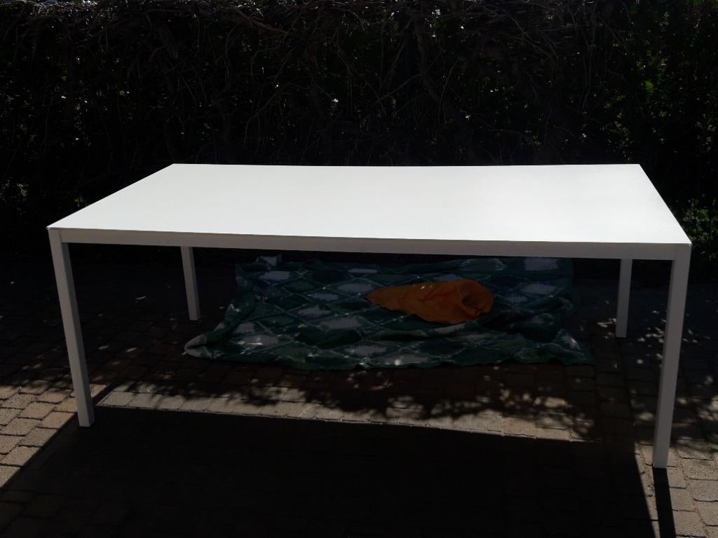 Tafel met melkglazen blad, Ophalen, 50 tot 100 cm, Zo goed als nieuw, Vijf personen of meer
