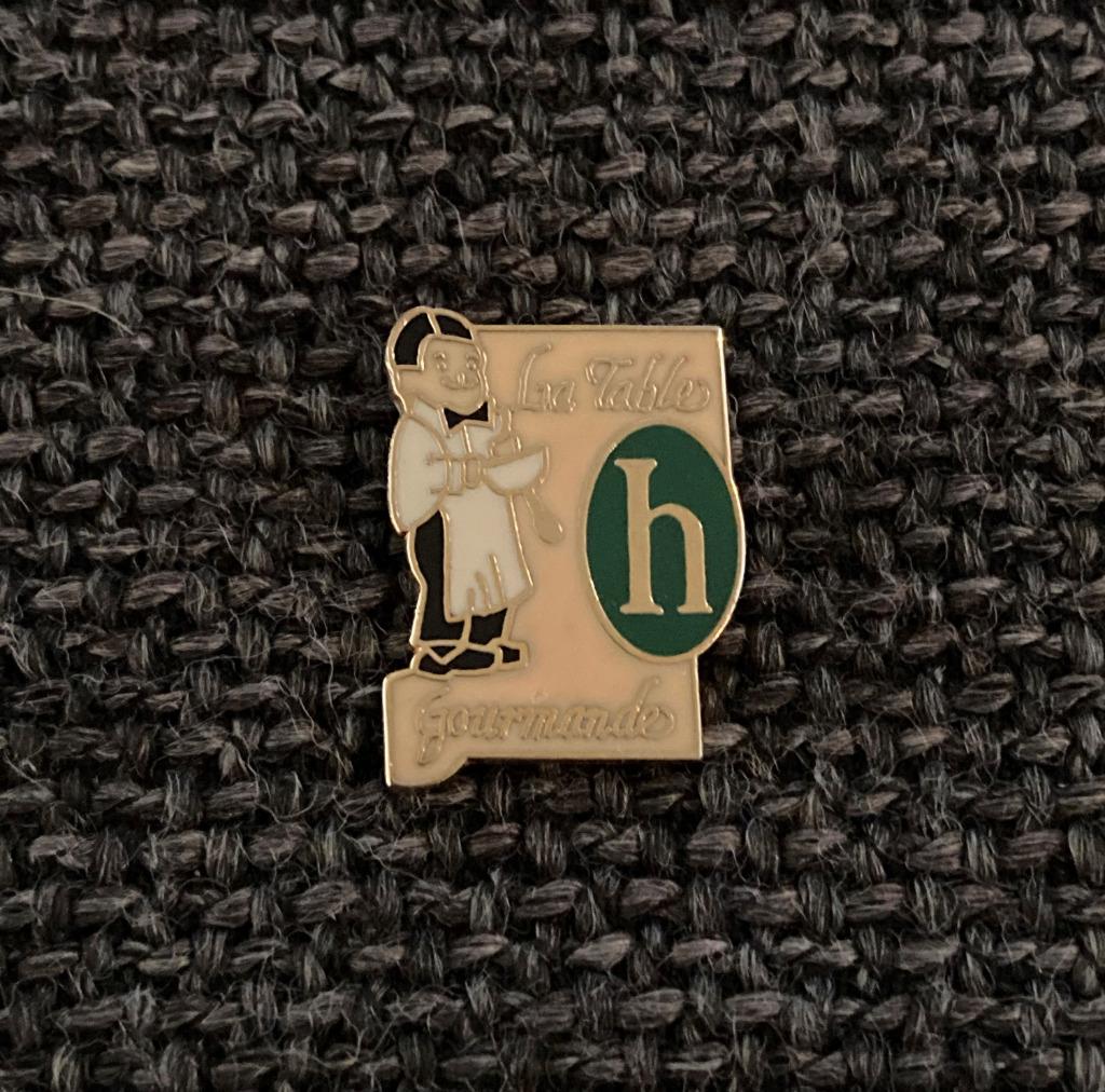 PIN - LA TABLE GOURMANDE, Envoi, Utilisé, Autres sujets/thèmes, Insigne ou Pin's