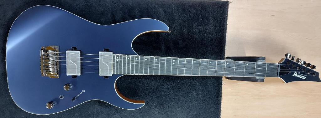 Ibanez RG5121-DBF avec coffre - état neuf, Musique & Instruments, Enlèvement ou Envoi, Comme neuf, Solid body, Ibanez