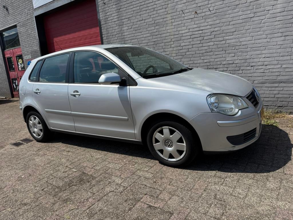 Volkswagen VW Polo 1.4 essence 2006, Autos, Argent ou Gris, Achat, Entreprise, Boîte manuelle