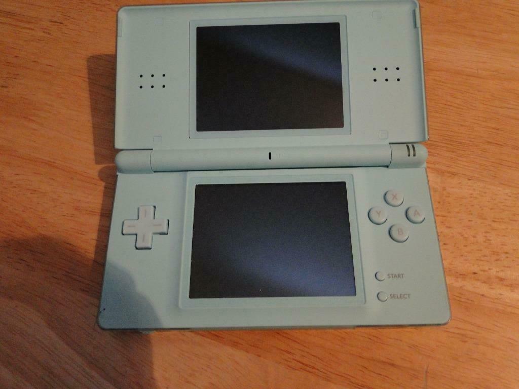 Oude Nintendo DS + accessoires + 6 spelletjes, Games en Spelcomputers, Ophalen of Verzenden, Gebruikt, Groen