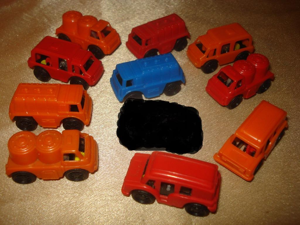 KINDER Lot 2 de 9 Anciens Véhicules Aéroportuaires 1986, Enlèvement ou Envoi, Comme neuf, Autres types