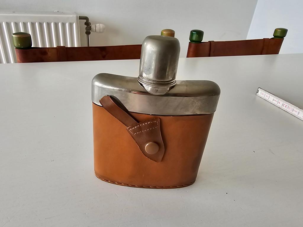 Vintage glazen heupfles met schroefdop voor sterke drank in, Ophalen of Verzenden