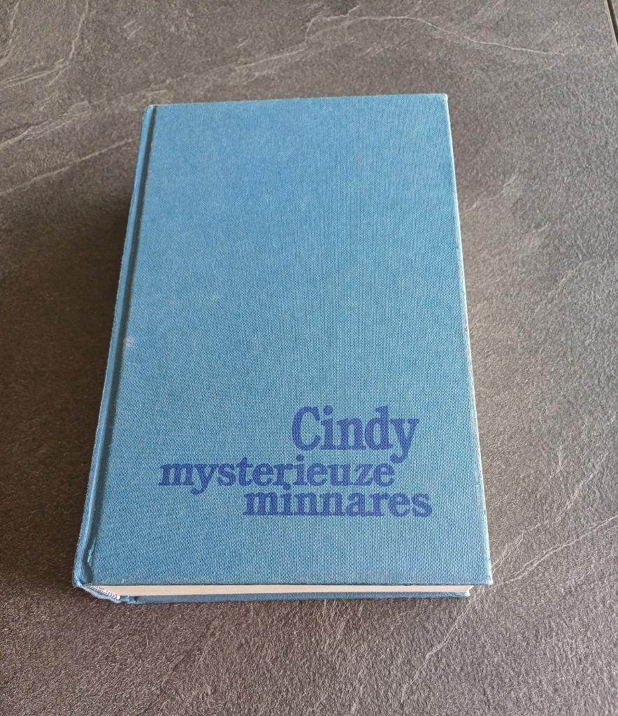 Boek Cindy mysterieuze minnares, Ophalen of Verzenden, Gelezen, Burt hirschfeld
