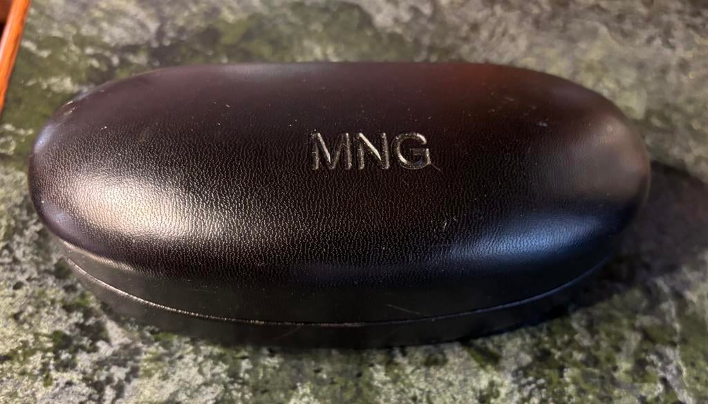 Étui à lunettes en cuir MNG., Enlèvement ou Envoi, Comme neuf, Noir