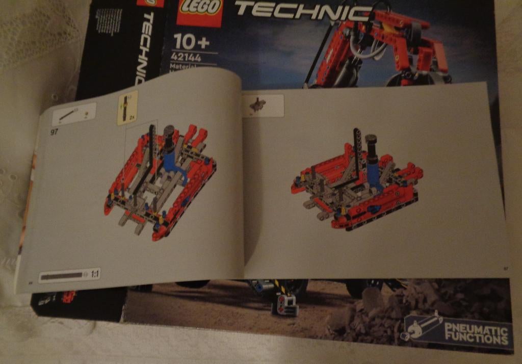 Lego Tecnic  nr. 42144, Ophalen, Zo goed als nieuw, Lego