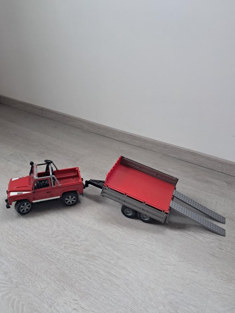 Bruder jeep met kipkar en rampen, Ophalen