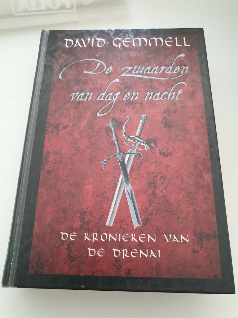 David Gemmell - De zwaarden van dag en nacht DEEL 11, Boeken, Ophalen of Verzenden, Zo goed als nieuw, David Gemmell