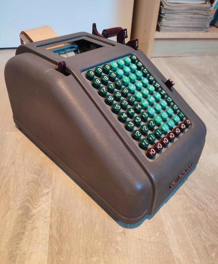 Compteuse Smith Corona des années 1930, Enlèvement