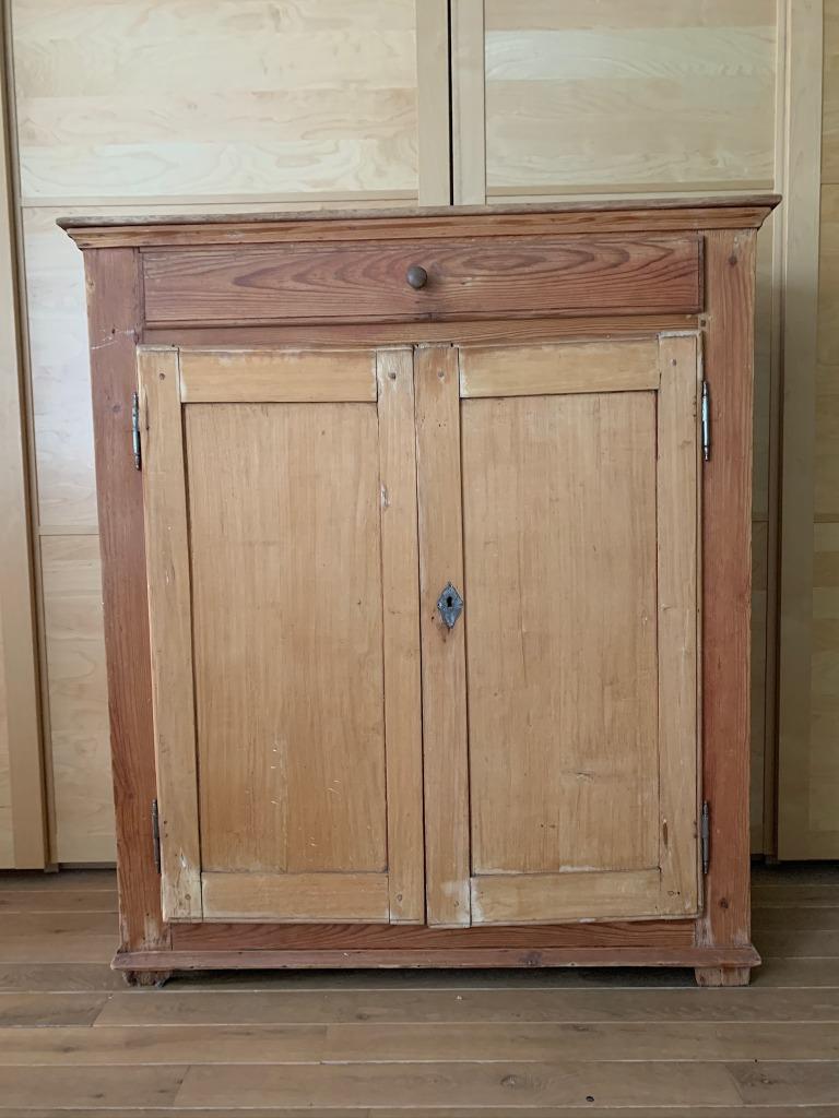 Oude grenen kast - ideaal voor kotstudent, Huis en Inrichting, Kasten | Kleerkasten, Ophalen, Gebruikt, 100 tot 150 cm, Landelijk